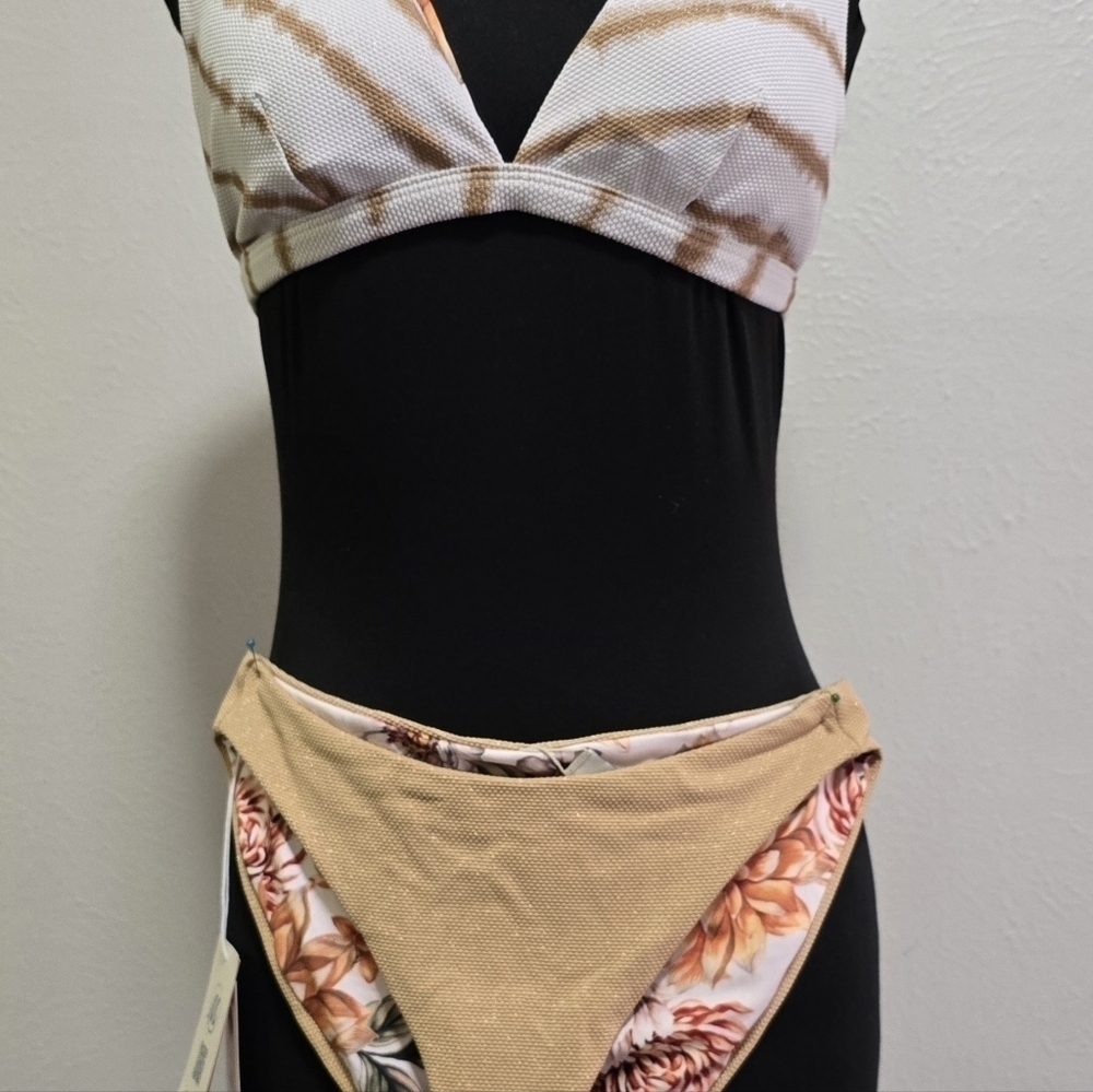 Maaji Cottage Garden Standard Fixed Triangle Revers Top with Removable Soft Cups - Picture 7 of 10